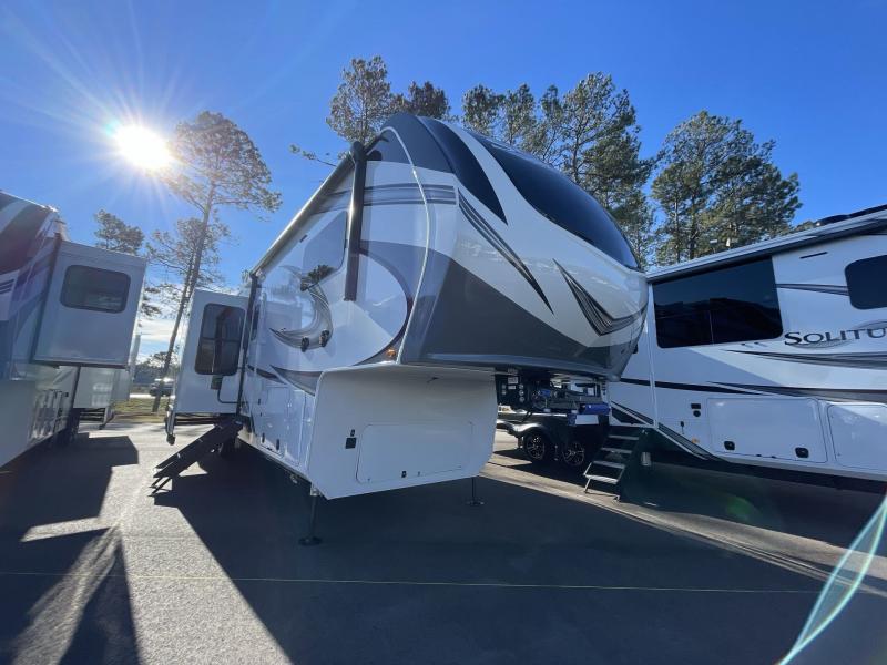 2022 Grand Design RV SOLITUDE 375RES-R 2022 Grand Design RV SOLITUDE 375RES-R