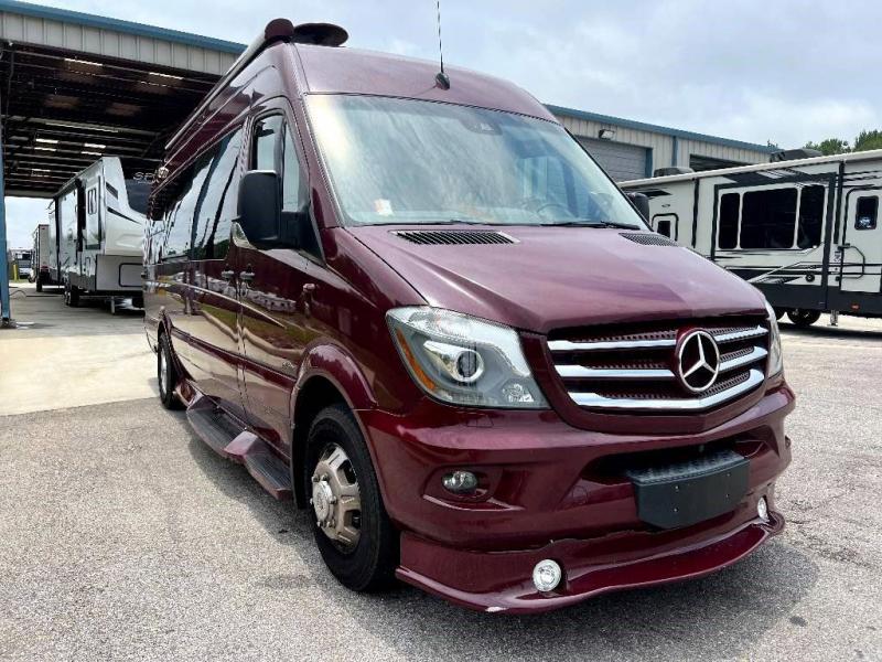 2018 Midwest Automotive Designs WEEKENDER 3500 2018 Midwest Automotive Designs WEEKENDER 3500