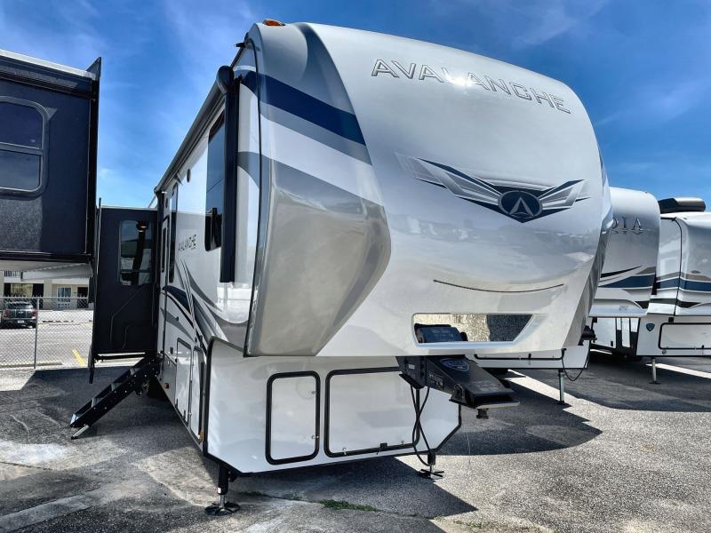 2022 Keystone RV AVALANCHE 390DS 2022 Keystone RV AVALANCHE 390DS