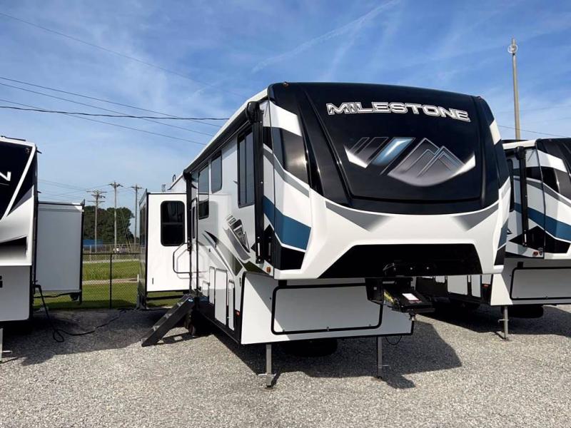 2022 Heartland RV MILESTONE 326RL 2022 Heartland RV MILESTONE 326RL