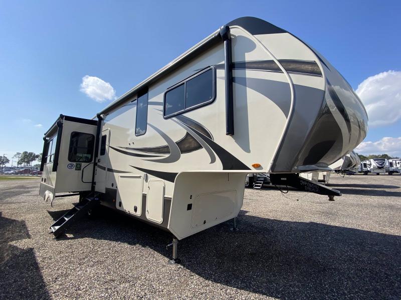 2021 Grand Design RV SOLITUDE 2930RL-R 2021 Grand Design RV SOLITUDE 2930RL-R