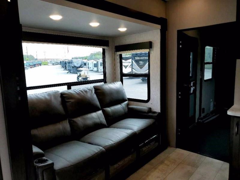 2021 Grand Design RV MOMENTUM 29G 2021 Grand Design RV MOMENTUM 29G