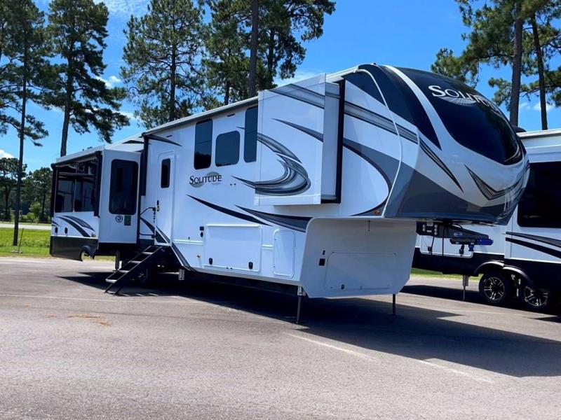 2022 Grand Design RV SOLITUDE 373FB-R 2022 Grand Design RV SOLITUDE 373FB-R