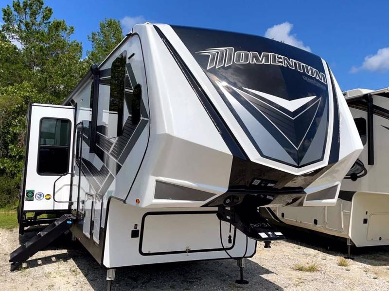 2022 Grand Design RV MOMENTUM 351M-R 2022 Grand Design RV MOMENTUM 351M-R