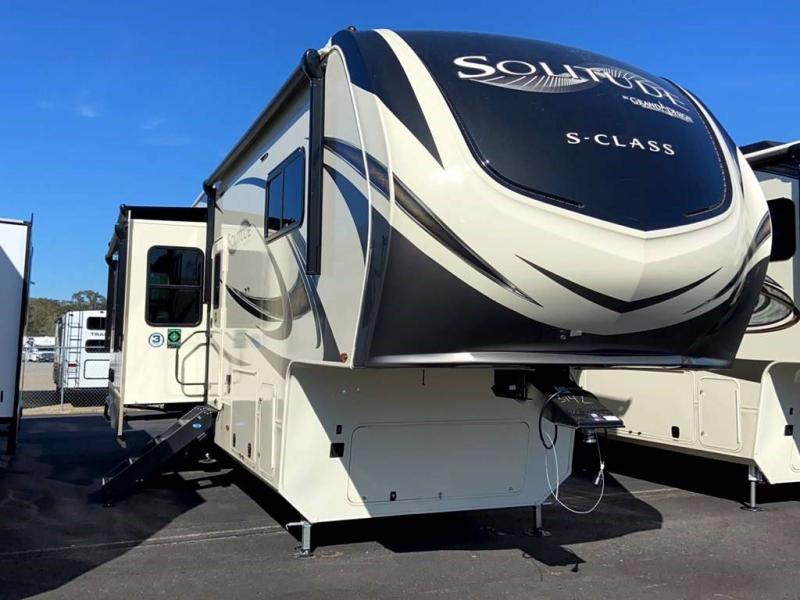 2021 Grand Design RV SOLITUDE 3740BH-R 2021 Grand Design RV SOLITUDE 3740BH-R