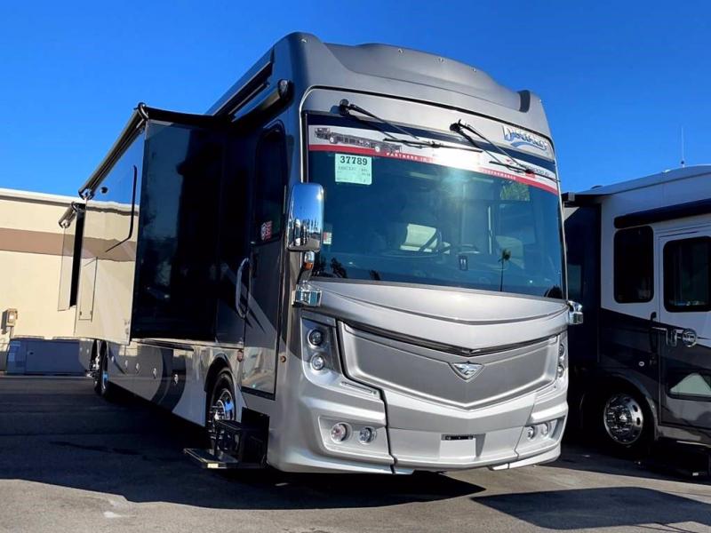 2022 Fleetwood RV DISCOVERY LXE 44S 2022 Fleetwood RV DISCOVERY LXE 44S