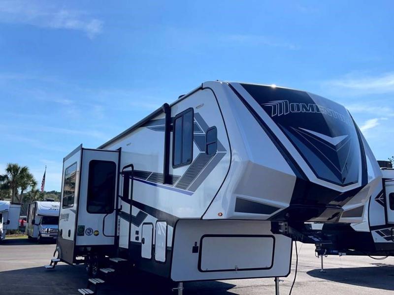 2022 Grand Design RV MOMENTUM 350G-R 2022 Grand Design RV MOMENTUM 350G-R
