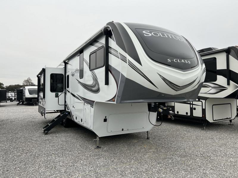 2022 Grand Design RV SOLITUDE 2930RL-R 2022 Grand Design RV SOLITUDE 2930RL-R