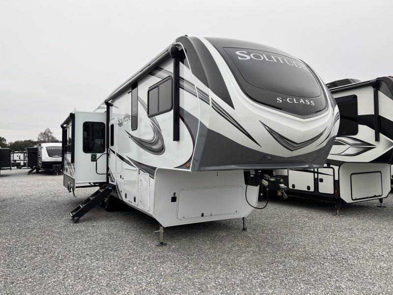 2022 Grand Design RV SOLITUDE 2930RL-R 2022 Grand Design RV SOLITUDE 2930RL-R