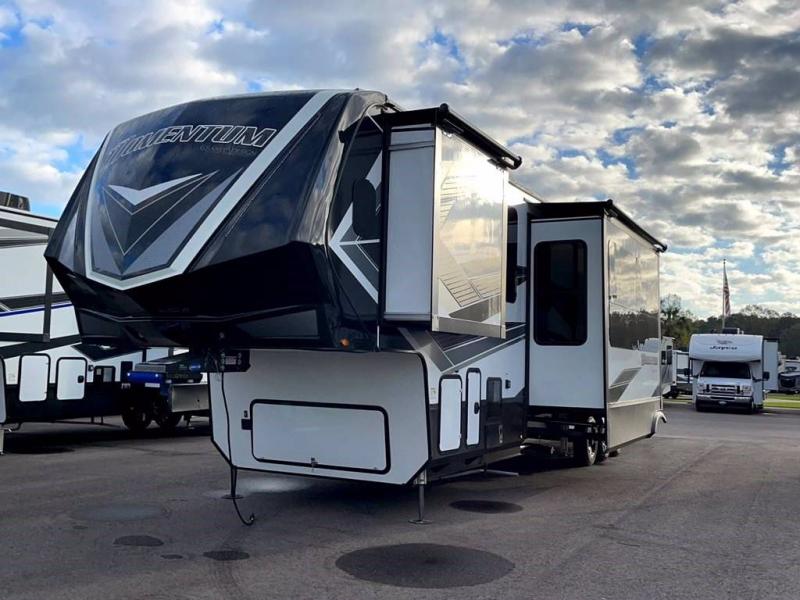 2022 Grand Design RV MOMENTUM 399TH-R 2022 Grand Design RV MOMENTUM 399TH-R