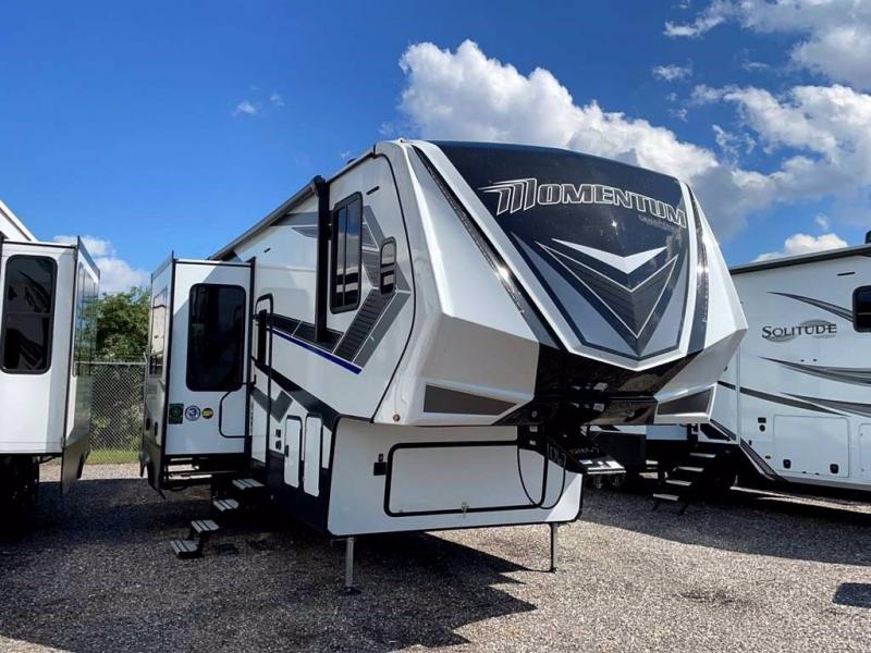 2022 Grand Design RV MOMENTUM 320G-R 2022 Grand Design RV MOMENTUM 320G-R
