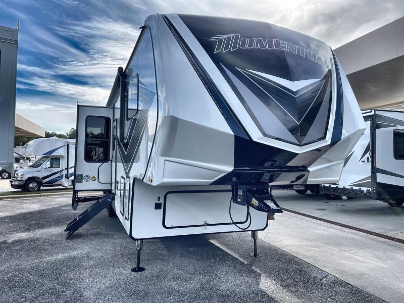 2022 Grand Design RV MOMENTUM 351MS-R 2022 Grand Design RV MOMENTUM 351MS-R