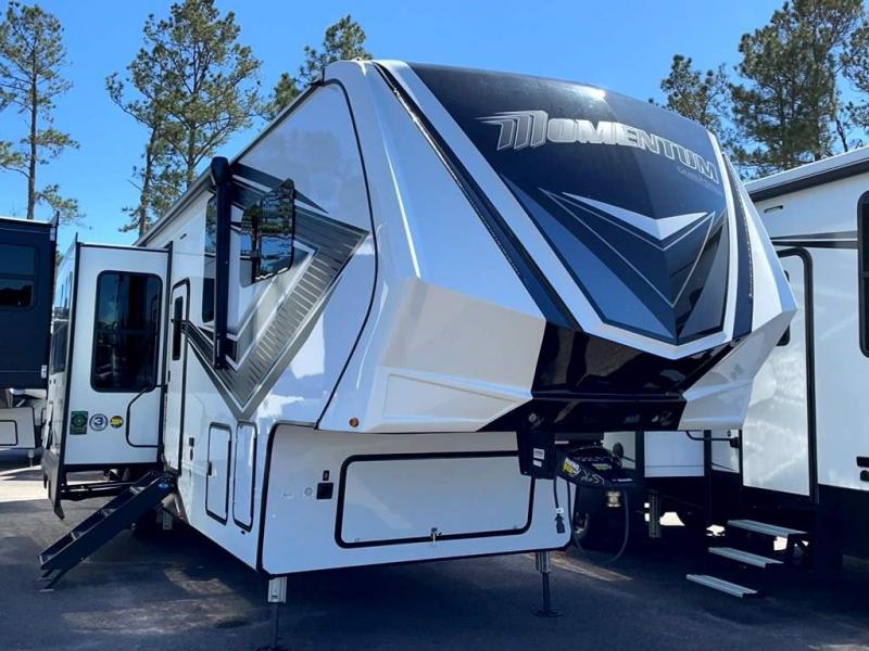 2022 Grand Design RV MOMENTUM 351MS-R 2022 Grand Design RV MOMENTUM 351MS-R