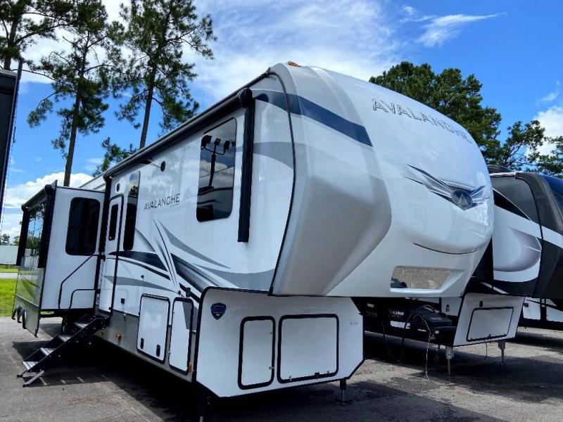 2022 Keystone RV AVALANCHE 390DS 2022 Keystone RV AVALANCHE 390DS