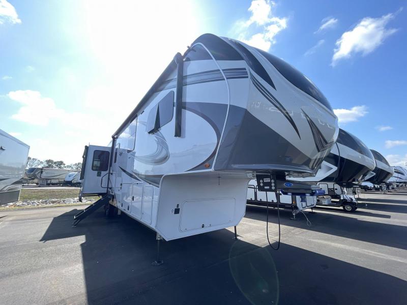 2022 Grand Design RV SOLITUDE 378MBS-R 2022 Grand Design RV SOLITUDE 378MBS-R