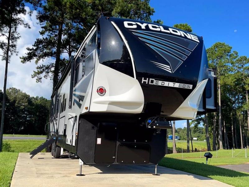 2022 Heartland RV CYCLONE 4007 2022 Heartland RV CYCLONE 4007