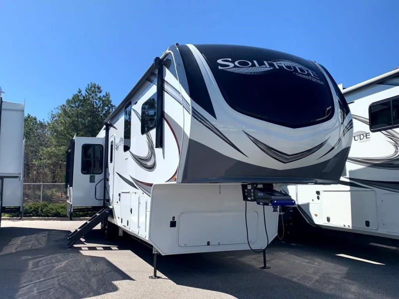 2022 Grand Design RV SOLITUDE 378MBS-R 2022 Grand Design RV SOLITUDE 378MBS-R