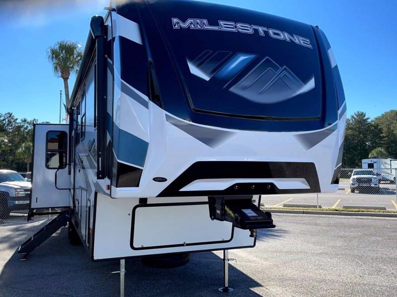 2022 Heartland RV MILESTONE 326RL 2022 Heartland RV MILESTONE 326RL