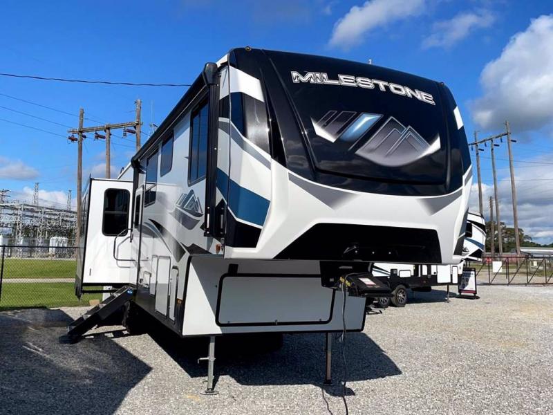 2022 Heartland RV MILESTONE 326RL 2022 Heartland RV MILESTONE 326RL