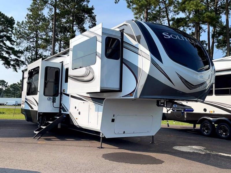 2022 Grand Design RV SOLITUDE 380FL-R 2022 Grand Design RV SOLITUDE 380FL-R