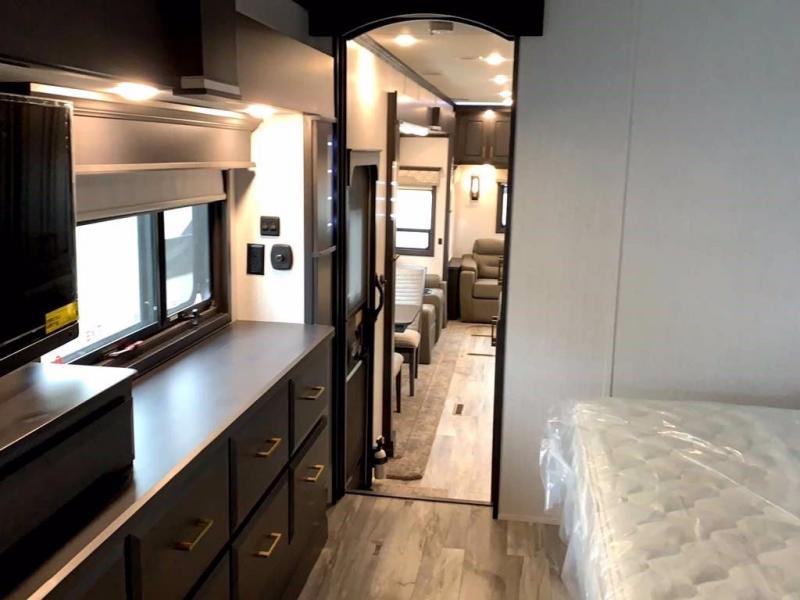 2022 DRV MOBILE SUITES 39DBRS3 2022 DRV MOBILE SUITES 39DBRS3