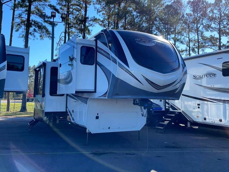 2022 Grand Design RV SOLITUDE 346FLS-R 2022 Grand Design RV SOLITUDE 346FLS-R