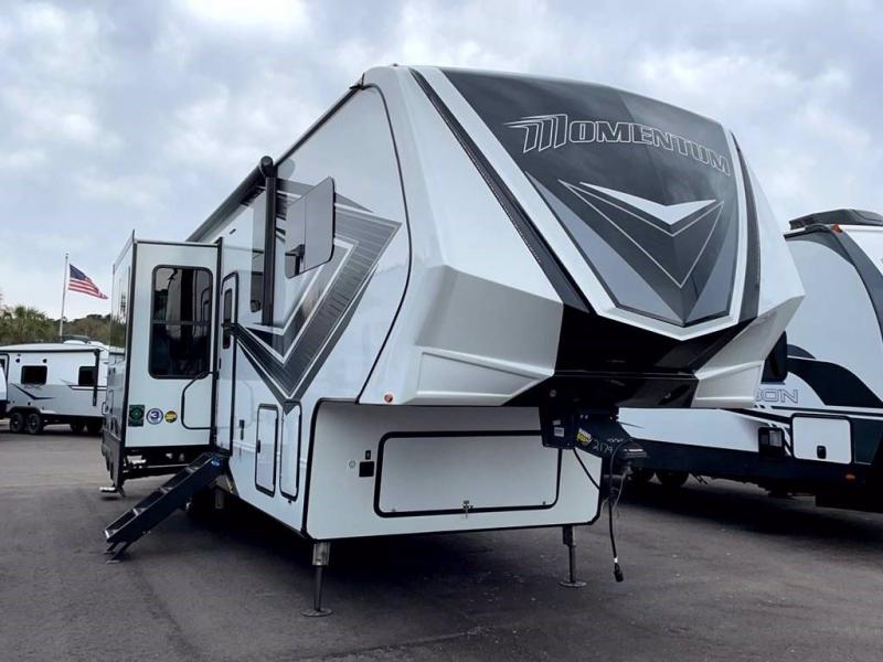 2022 Grand Design RV MOMENTUM 351MS-R 2022 Grand Design RV MOMENTUM 351MS-R
