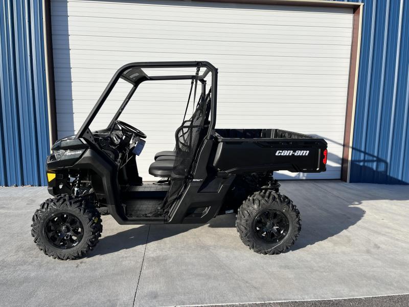 2022 Can Am Defender HD10 DPS Utility Side-by-Side (UTV) 2022 Can Am Defender HD10 DPS Utility Side-by-Side (UTV)