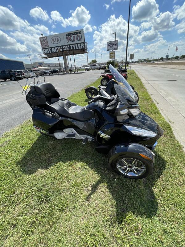 2010 Can Am SPYDER RTS M5 Motorcycle 2010 Can Am SPYDER RTS M5 Motorcycle