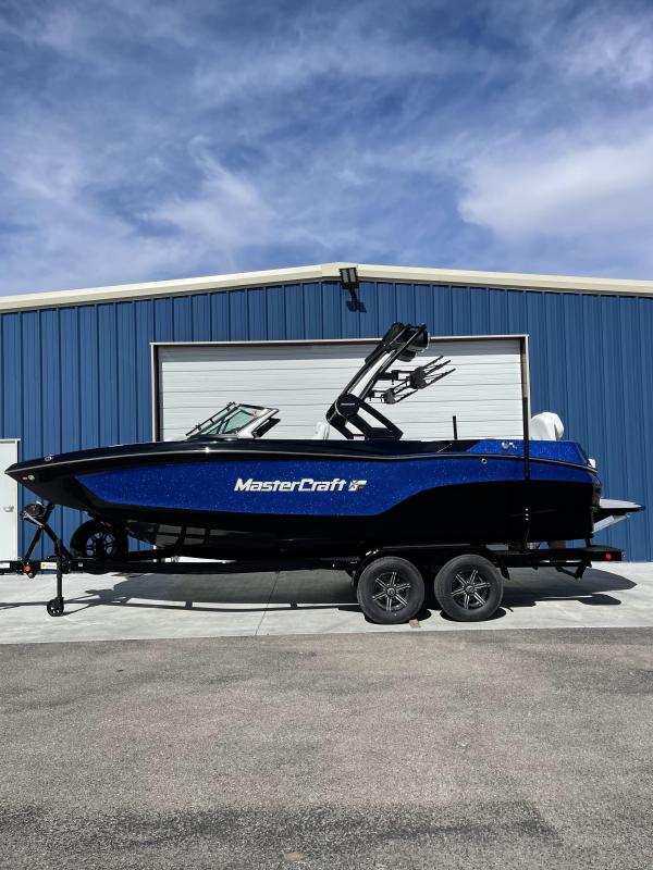 2022 Mastercraft XT22 Ski/Wakeboard 2022 Mastercraft XT22 Ski/Wakeboard
