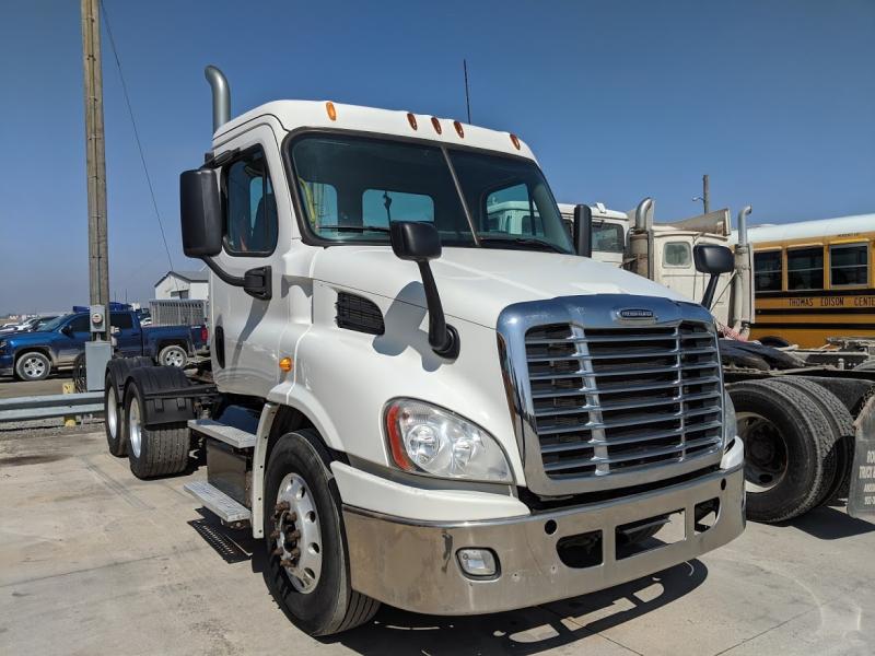 2014 Freightliner Cascadia Semi 2014 Freightliner Cascadia Semi