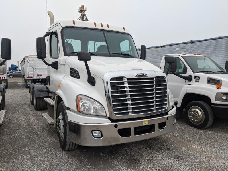 2014 Freightliner Cascadia Semi 2014 Freightliner Cascadia Semi
