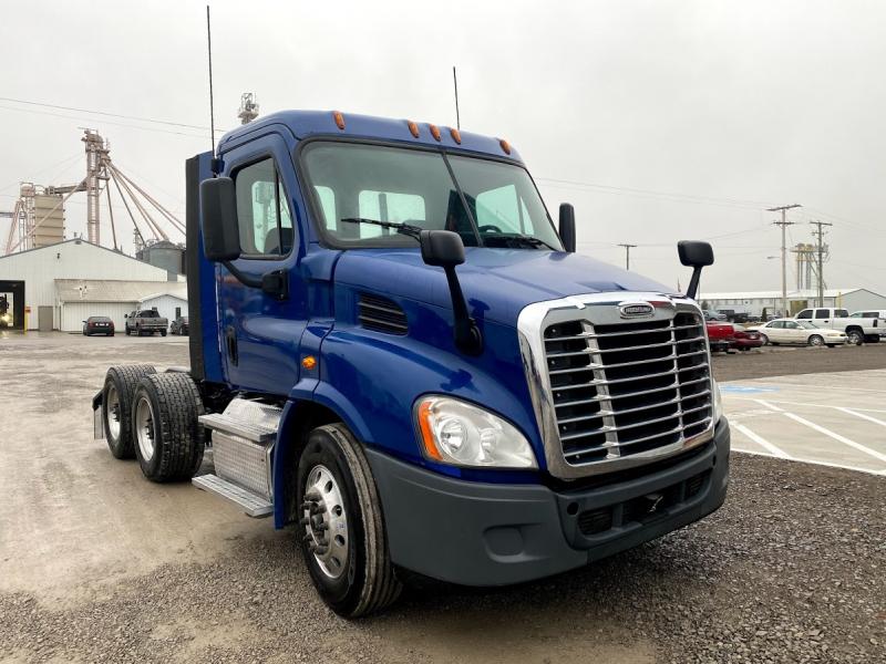 2016 Freightliner Cascadia Semi 2016 Freightliner Cascadia Semi