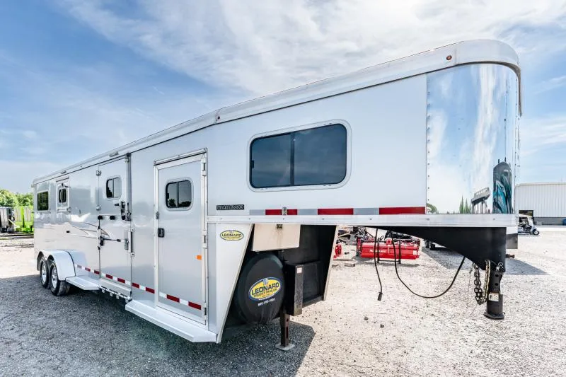 2022 Logan Coach 2+1 Horse Trailer