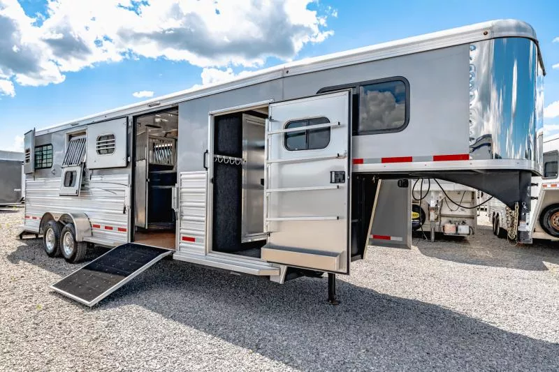 used Horse Trailers Logan Coach  for sale, in North Jackson, OH Thumbnail 11