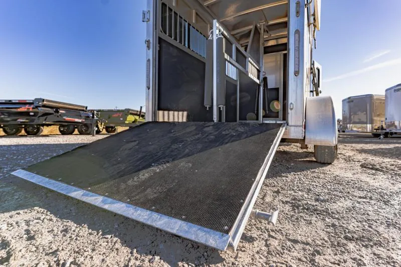 used Horse Trailers Shadow Trailers  for sale, in North Jackson, OH Thumbnail 13