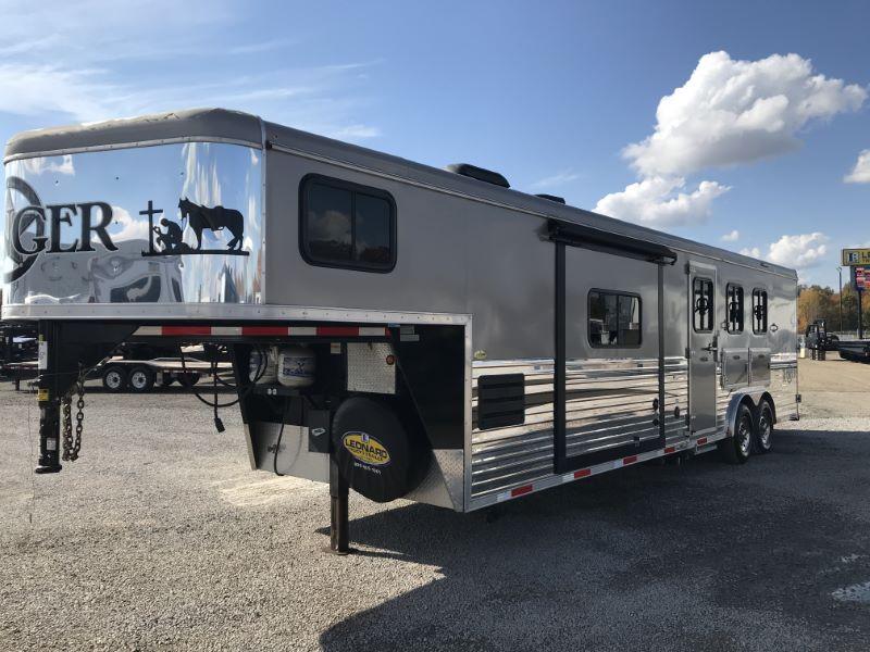 2015 3 HORSE BISON GOOSENECK WITH LIVING QUARTERS 2015 3 HORSE BISON GOOSENECK WITH LIVING QUARTERS