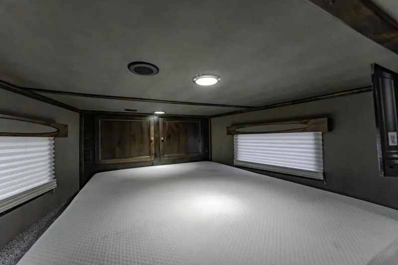 new Toy Haulers Logan Coach  for sale, in North Jackson, OH Thumbnail 22