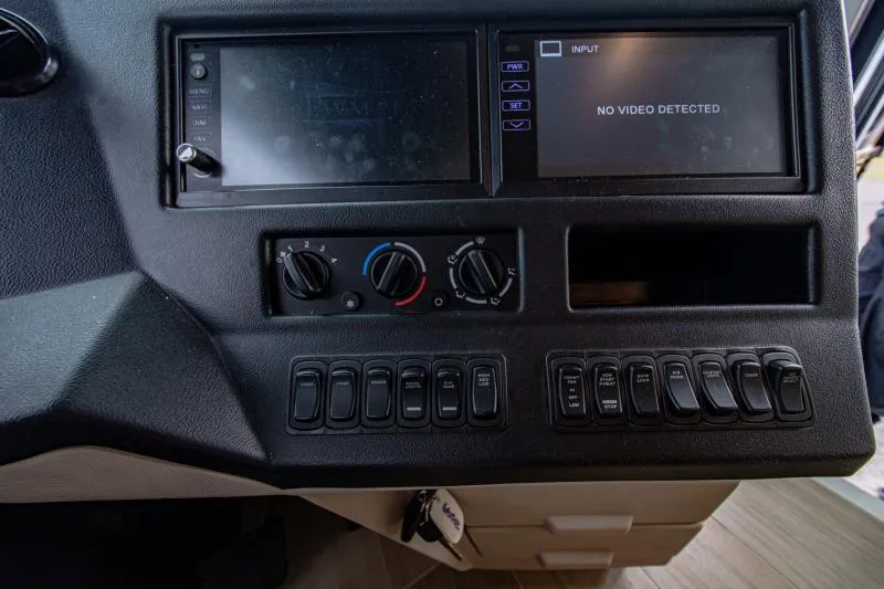 used Travel Trailers Newmar  for sale, in North Jackson, OH Thumbnail 20