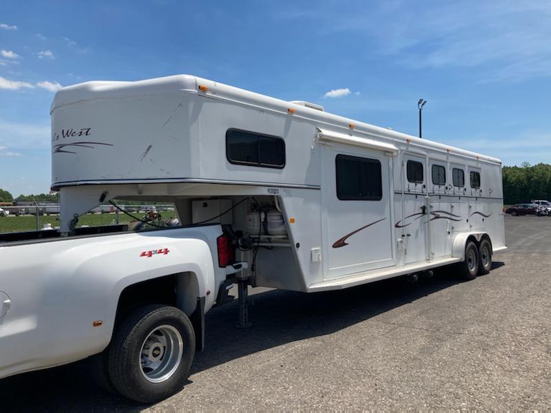 2007 4 HORSE TRAILS WEST GOOSENECK W/LIVING QUARTERS HORSE TRAILER 2007 4 HORSE TRAILS WEST GOOSENECK W/LIVING QUARTERS HORSE TRAILER