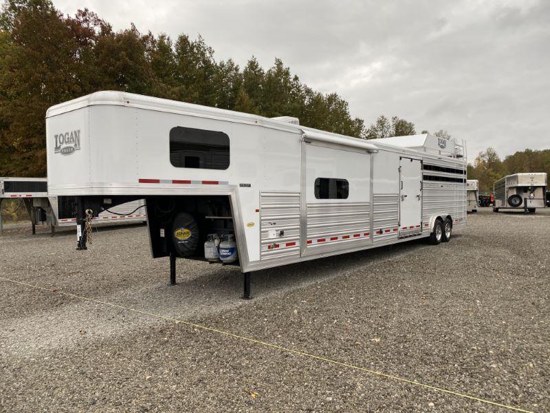 2021 STOCK LOGAN COACH GOOSENECK W/LIVING QUARTERS STOCK TRAILER 2021 STOCK LOGAN COACH GOOSENECK W/LIVING QUARTERS STOCK TRAILER