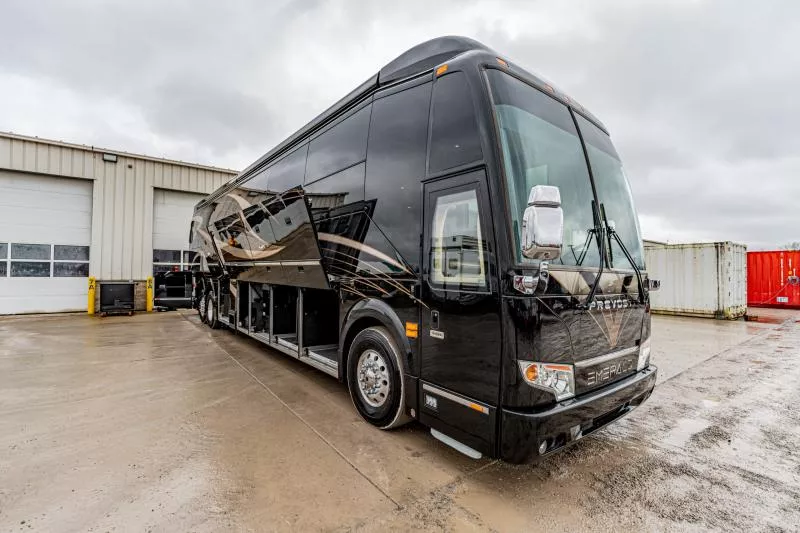 used Travel Trailers Emerald Luxury Coaches  for sale, in North Jackson, OH Thumbnail 8