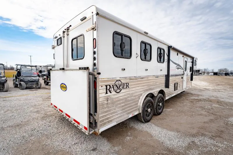 used Horse Trailers Bison Trailers  for sale, in North Jackson, OH Thumbnail 8