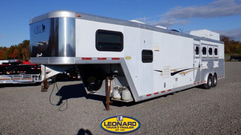2004 CM 4 HORSE SLANT LOAD GOOSENECK WITH 14' LIVING QUARTERS HORSE TRAILER 2004 CM 4 HORSE SLANT LOAD GOOSENECK WITH 14' LIVING QUARTERS HORSE TRAILER