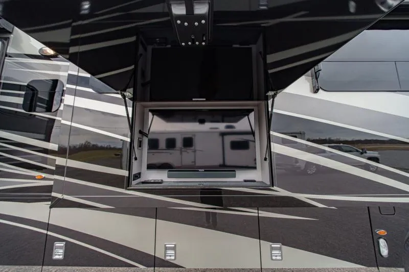 used Travel Trailers Newmar  for sale, in North Jackson, OH Thumbnail 11