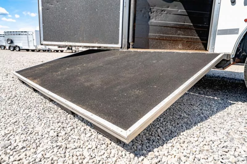 used Horse Trailers Logan Coach  for sale, in North Jackson, OH Thumbnail 13