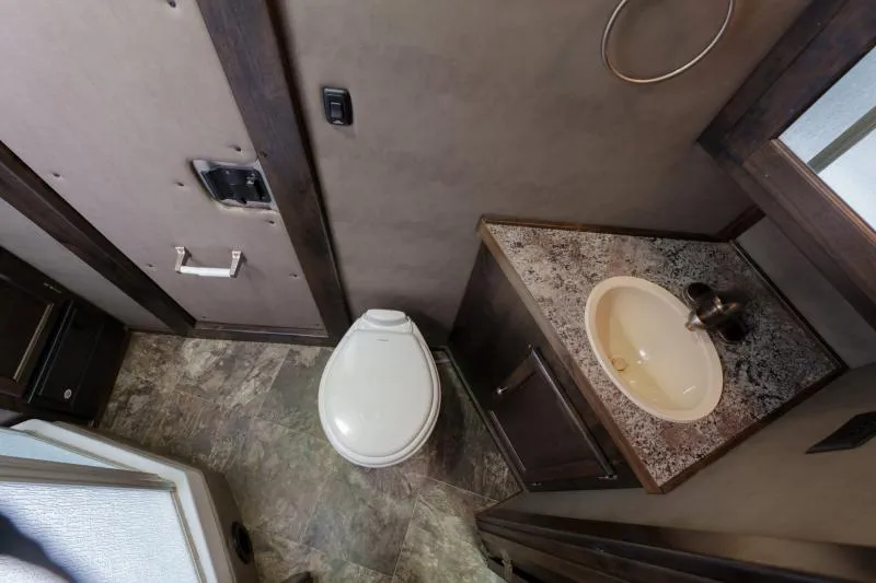 used Horse Trailers Logan Coach  for sale, in North Jackson, OH Thumbnail 26