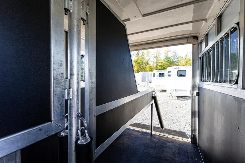 used Horse Trailers Shadow Trailers  for sale, in North Jackson, OH Thumbnail 18