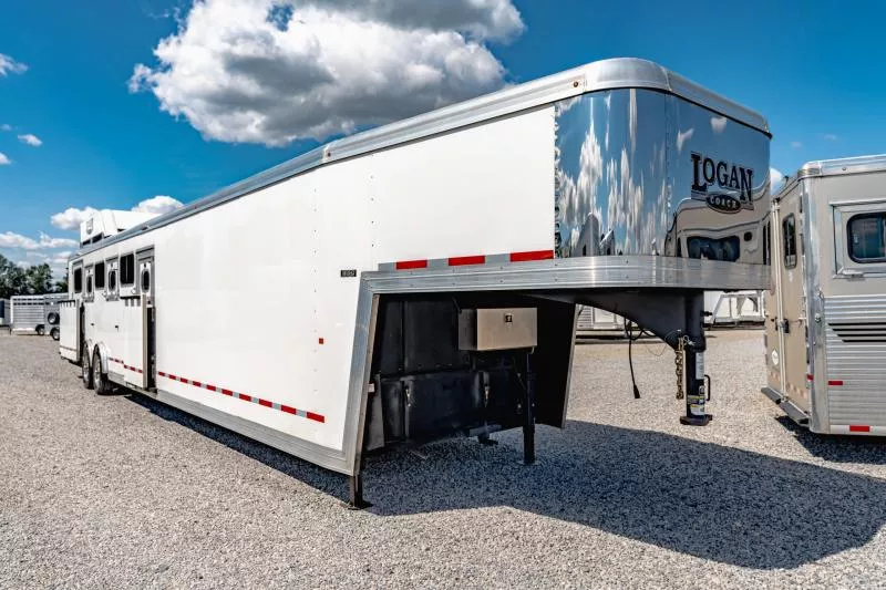 2020 Logan Coach EDGE 6 GN Horse Trailer