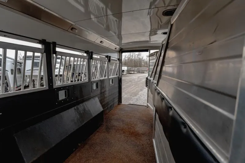 used Horse Trailers Logan Coach  for sale, in North Jackson, OH Thumbnail 20